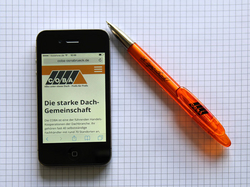 iPhone mit COBA-Seite iPhone mit COBA-Seite